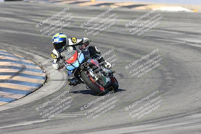 media/Dec-01-2025-Moto Forza (Mon) [[2daa91e15f]]/2-Intermediate Group/Session 2 (Turns 9 and 10)/
